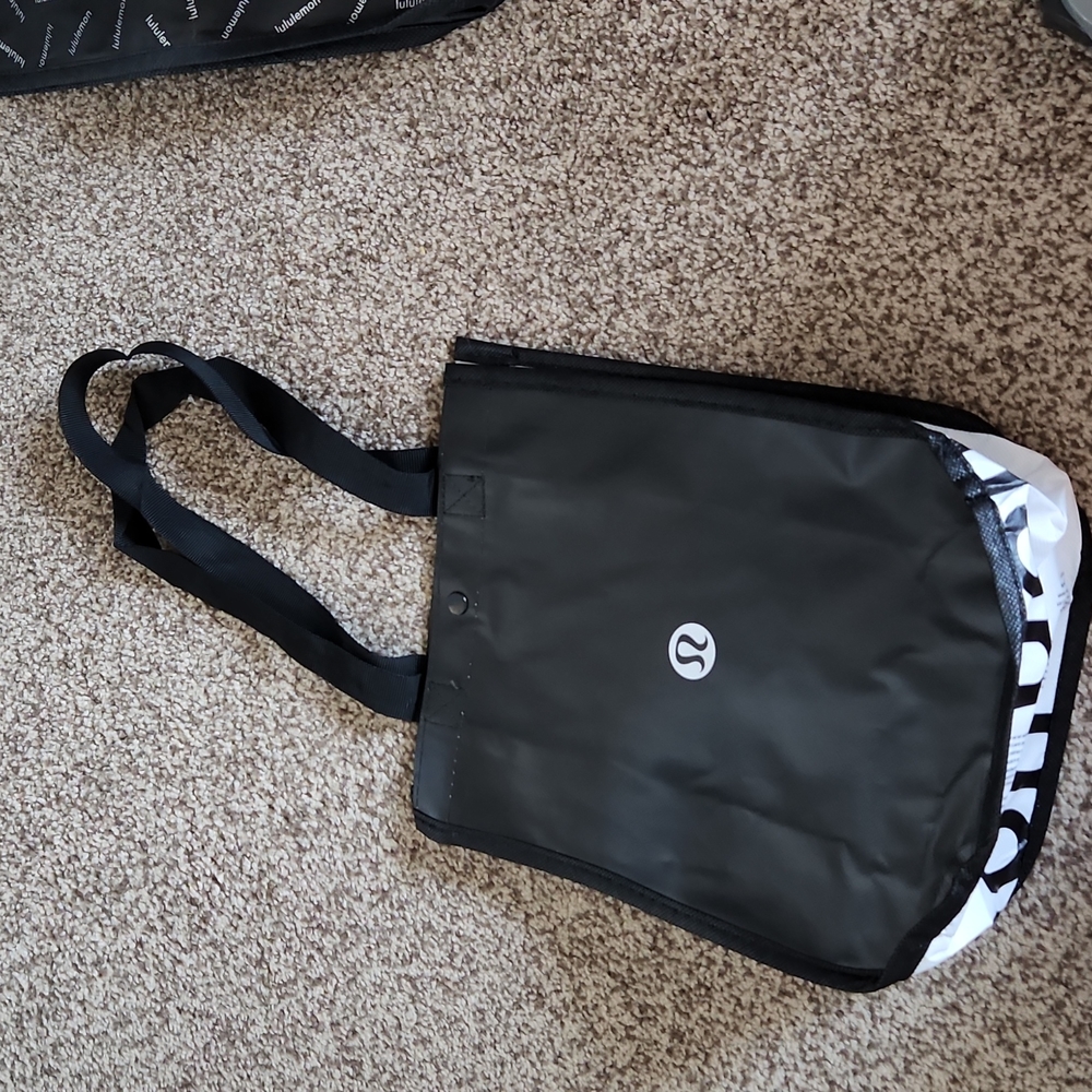 Lululemon small reusable bag